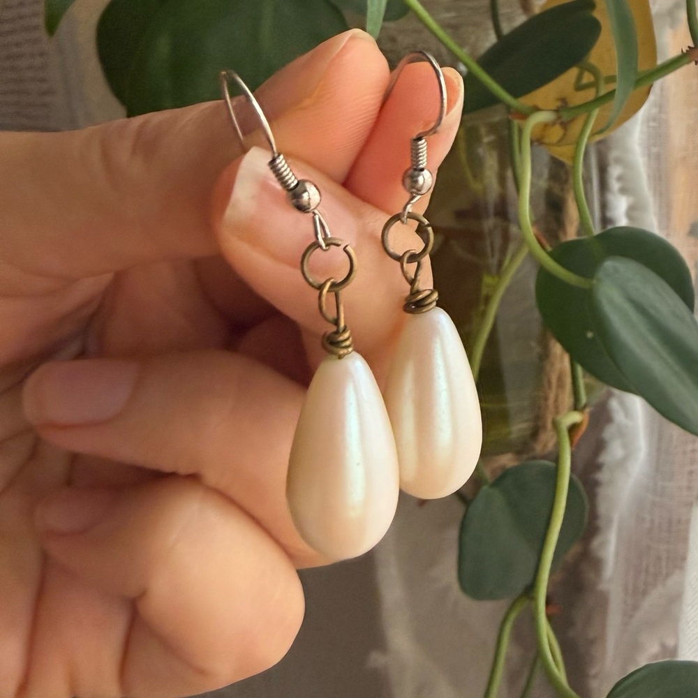 Vintage Creamy White Large Pearl Dangle Earrings 🌿